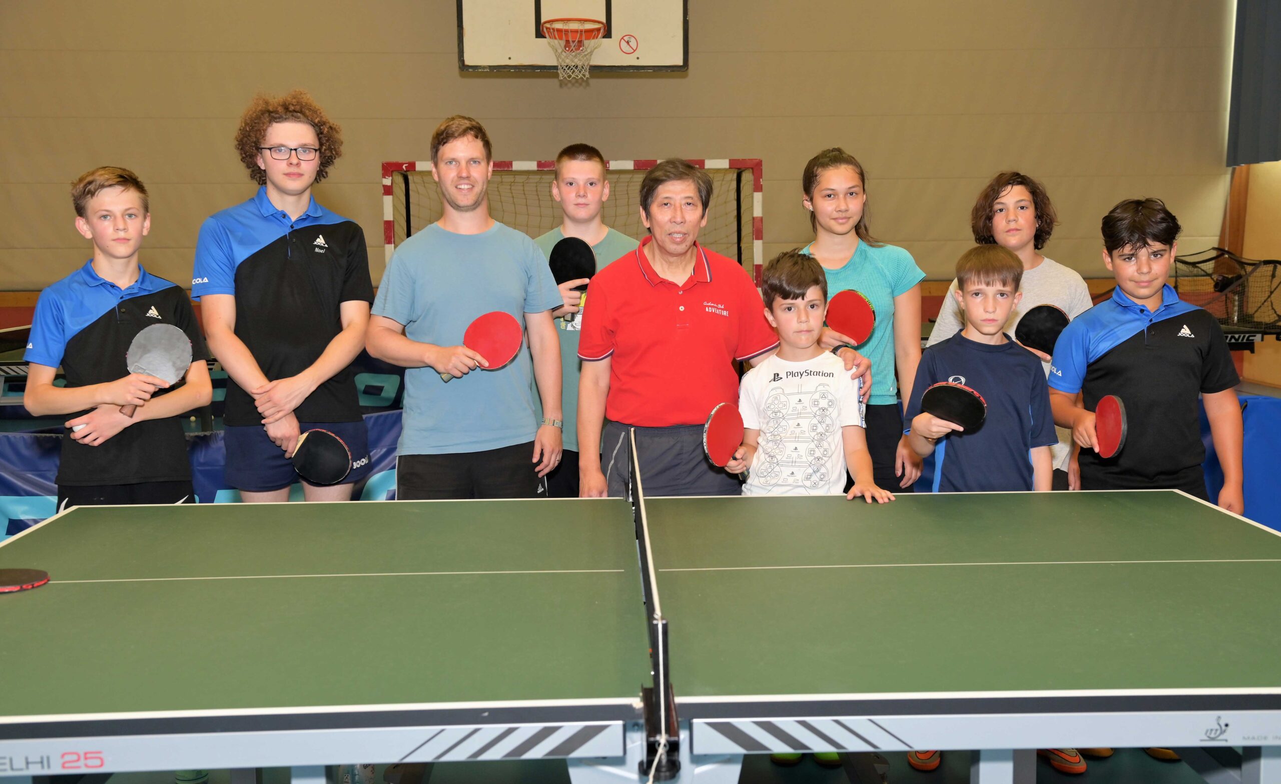 Gruppenfoto Leistungstraining mit Roland Tedjasukmana (Spitzname „Ted“)