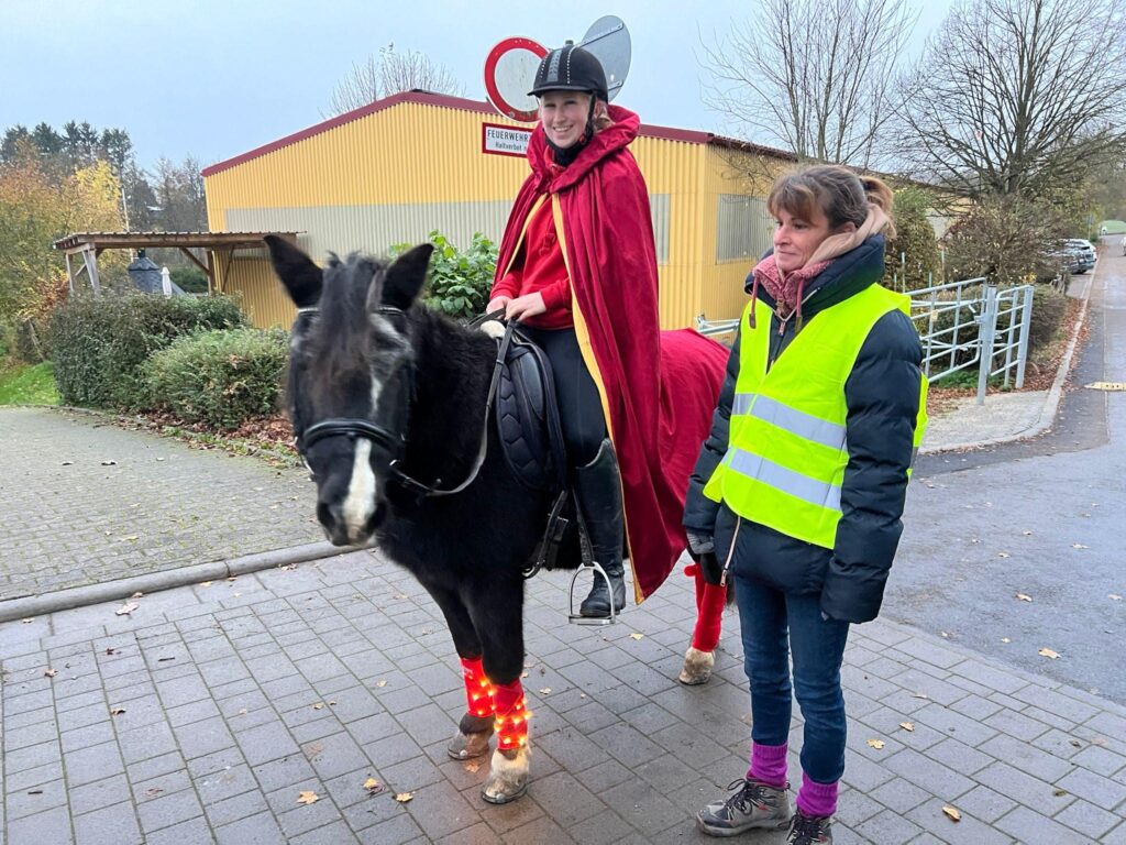 Bild 4 Ross und Reiterin von Pony-Power mit Herz (Quelle N.Lange)