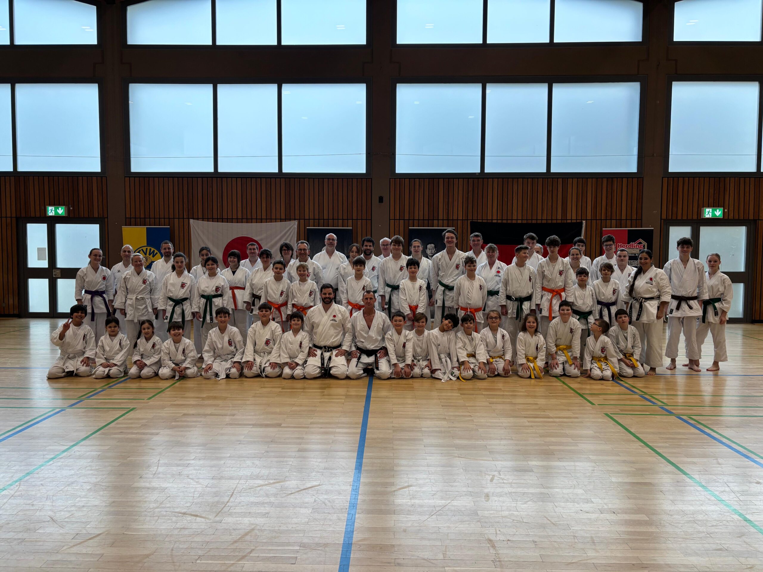 Bild 1 – Gruppenbild fast 100 Teilnehmer