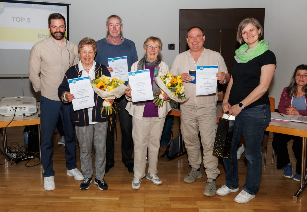 Bild 1: Ehrungen der Mitglieder. Anwesende vlnr: Chris Hörnberger (1. Vorsitzender), Rosemarie Hoffinger (50 Jahre), Klaus Kluge (40 Jahre), Renate May ( 70 Jahre), Ralf Jende (25 Jahre), Corinna Körner (2. Vorsitzende) Foto: Frank Schuppelius